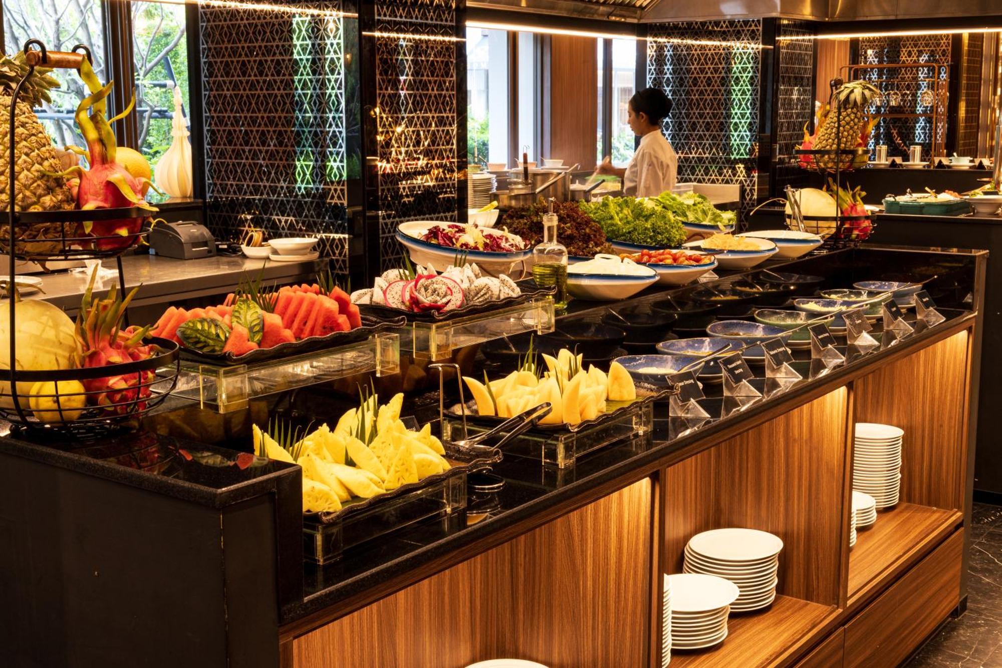 Maison Hotel Бангкок Екстер'єр фото A buffet at a hotel