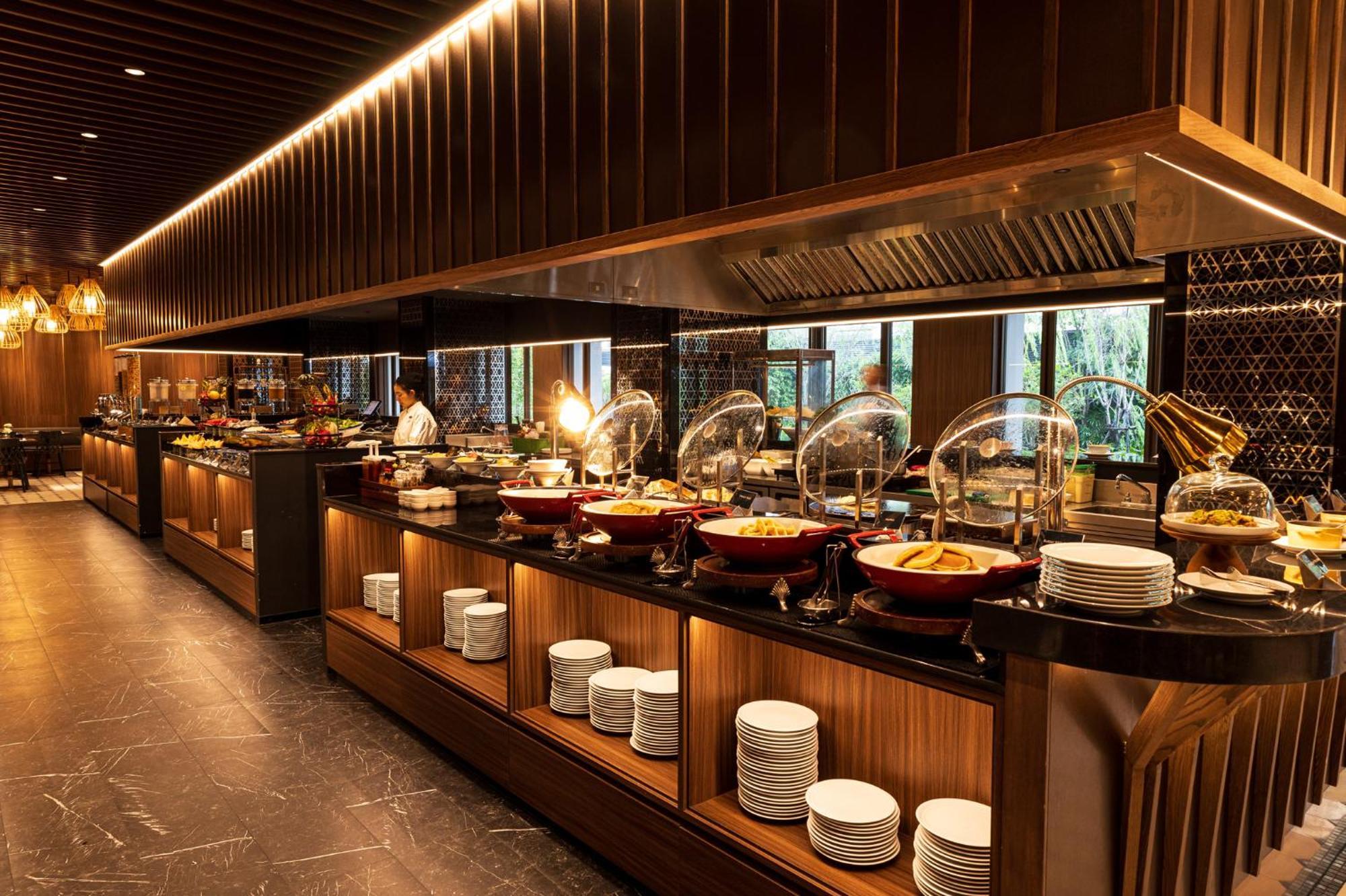 Maison Hotel Бангкок Екстер'єр фото A buffet at a hotel
